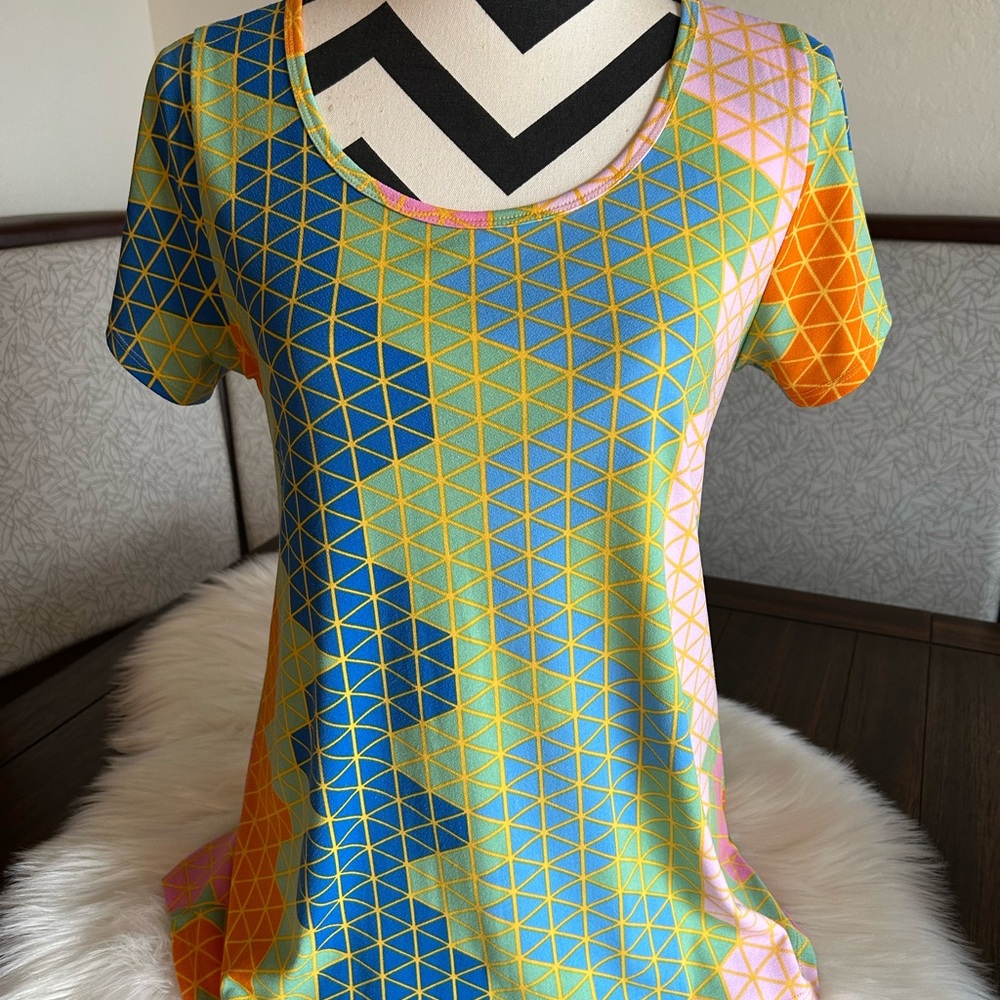 LuLaRoe Colorful Geometric Short Sleeve Top